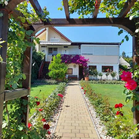 シグリゲット Rozsakert Vendeghaz Bed & Breakfast エクステリア 写真