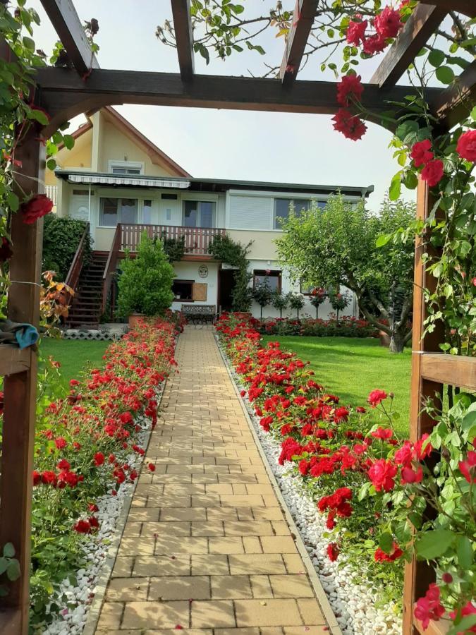 シグリゲット Rozsakert Vendeghaz Bed & Breakfast エクステリア 写真