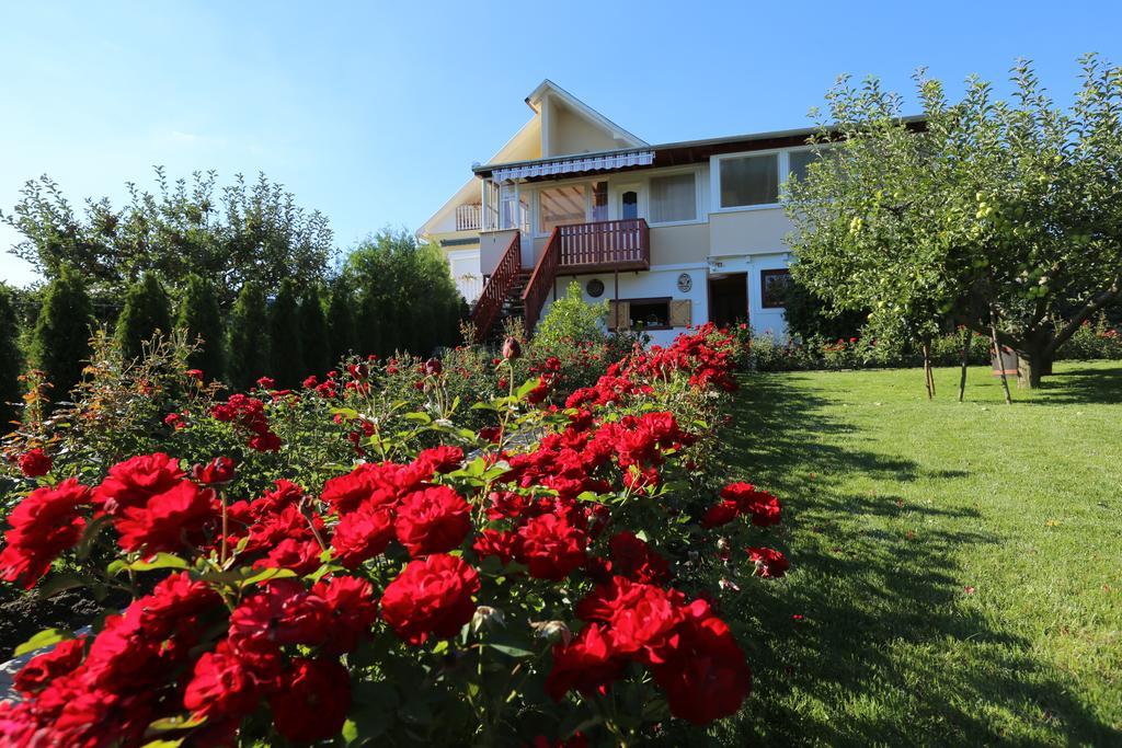シグリゲット Rozsakert Vendeghaz Bed & Breakfast エクステリア 写真